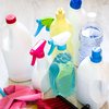 8% dos consumidores compram produtos de limpeza de caminhões que vendem a granel, prática não regulamentada no País - Envato