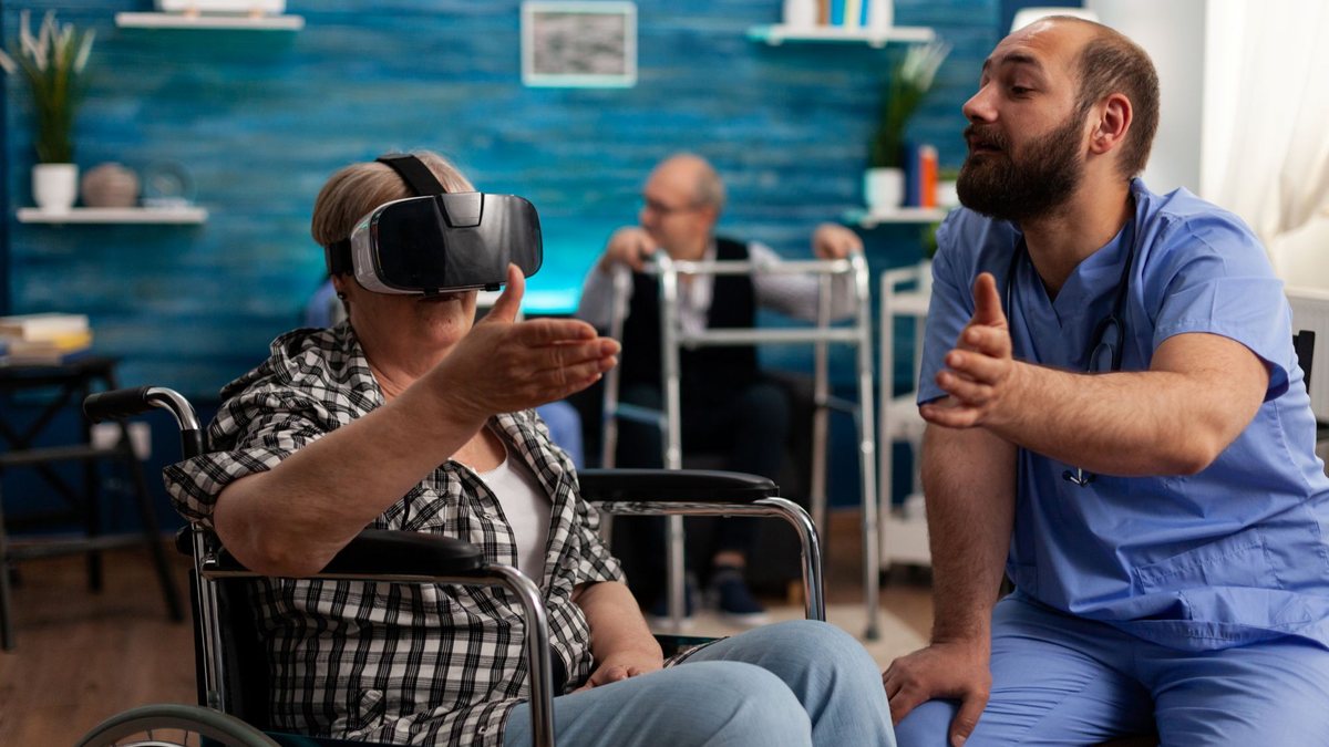 Recursos como realidade virtual e inteligência artificial, por exemplo, são usados para personalizar a reabilitação de acordo com os interesses dos pacientes - Envato