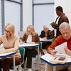 Mesmo depois dos 50, aprender inglês deixa de ser tabu: 48% já têm algum conhecimento, 35% estão estudando e 24% querem começar - Envato