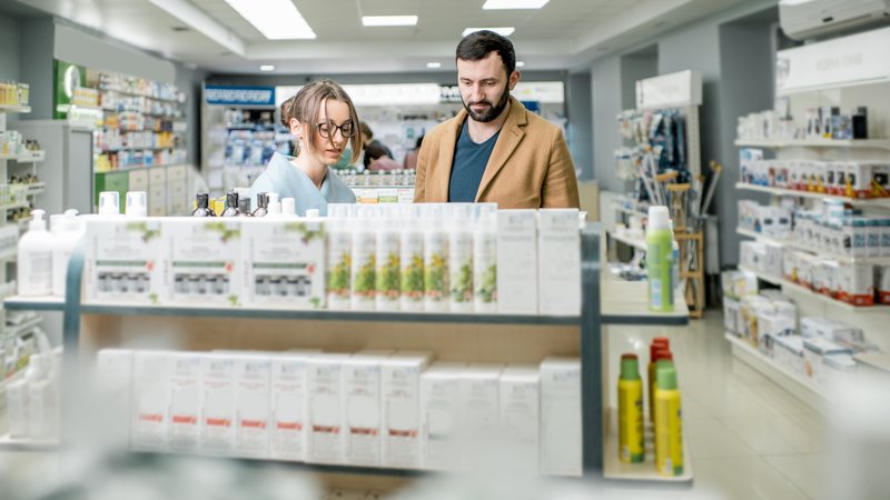 Segundo estudo, 61% dos entrevistados disseram que costumam ir a estes estabelecimentos para comprar itens de conveniência - Envato