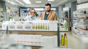 Segundo estudo, 61% dos entrevistados disseram que costumam ir a estes estabelecimentos para comprar itens de conveniência - Envato