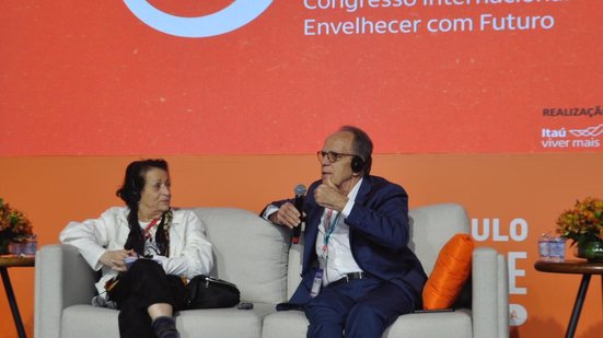 A antropóloga Guita Grin Debert e o demógrafo José Eustáquio Alves durante o painel “Familismo nas políticas sociais e o cenário demográfico” - Manuela França/Viva