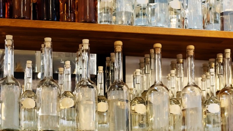 Bebidas adulteradas podem causar sintomas graves, Procon-SP e Polícia Federal intensificam ações de controle - Envato