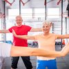 Atividades como subir e descer degraus, sentar-se e levantar da cadeira, e fazer pequenas caminhadas geram benefícios - Pexels