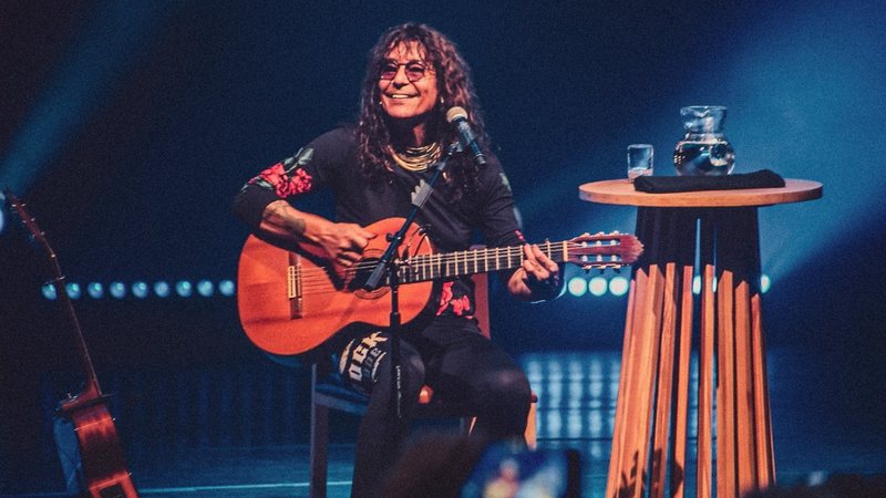 Em turnê pelo Brasil, Luiz Caldas mistura sucessos do axé com hits da música brasileira e internacional - Foto: Lucas Elocado