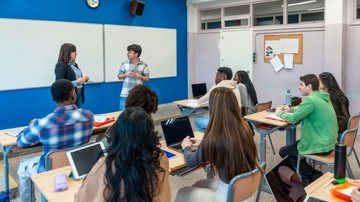 Foram retirados do texto termos que abordavam a questão de gênero e foi incluído respeito aos direitos humanos - Envato