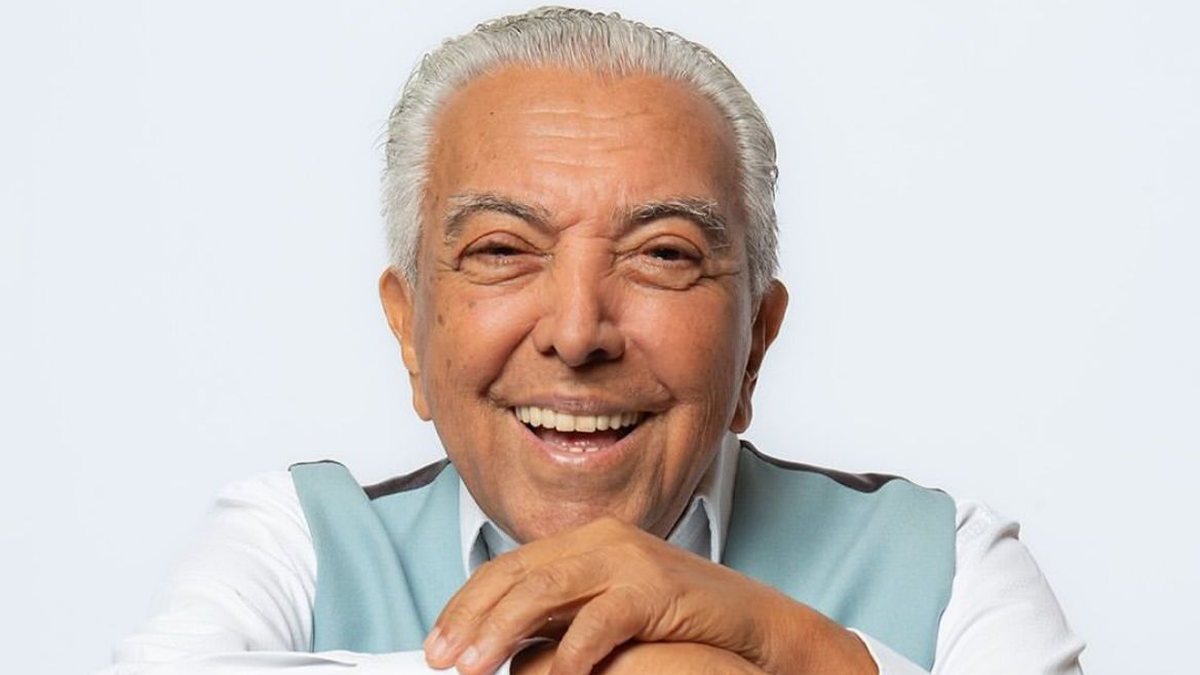 Mauricio comemora o aniversário cercado pelos personagens que marcaram sua trajetória como Mônica, Cebolinha e Cascão - Reprodução/Instagram/@mauricioaraujosousa