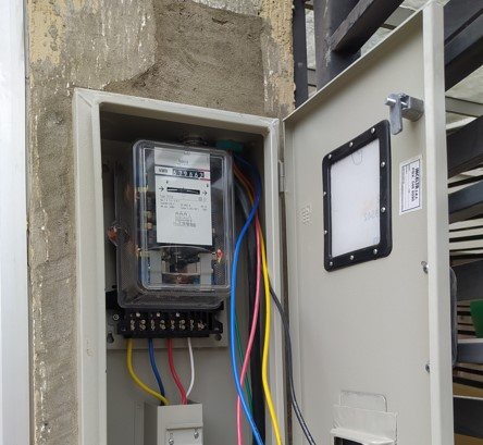 Com a decisão da Aneel, custo adicional na conta de luz é de R$ 4,46 para cada 100 quilowatts-hora (kWh) consumidos - Adobe Stock