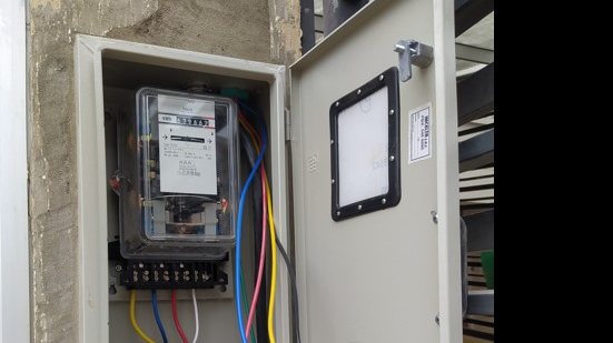 Com a decisão da Aneel, custo adicional na conta de luz é de R$ 4,46 para cada 100 quilowatts-hora (kWh) consumidos - Adobe Stock