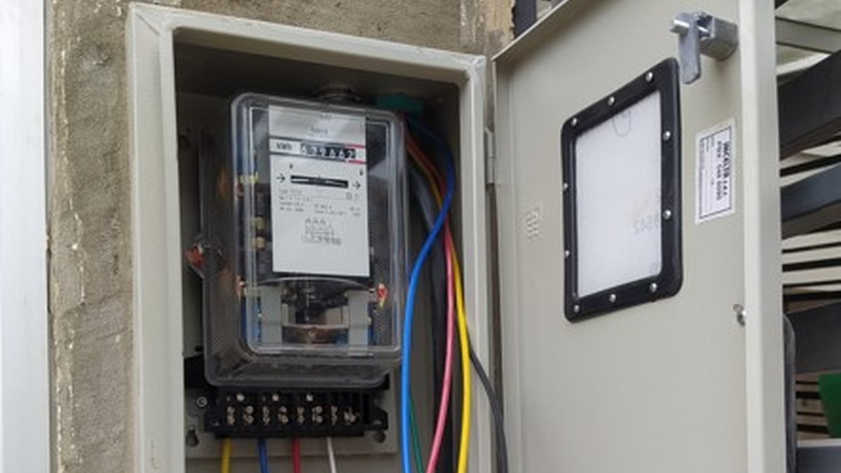 Com a decisão da Aneel, custo adicional na conta de luz é de R$ 4,46 para cada 100 quilowatts-hora (kWh) consumidos - Adobe Stock