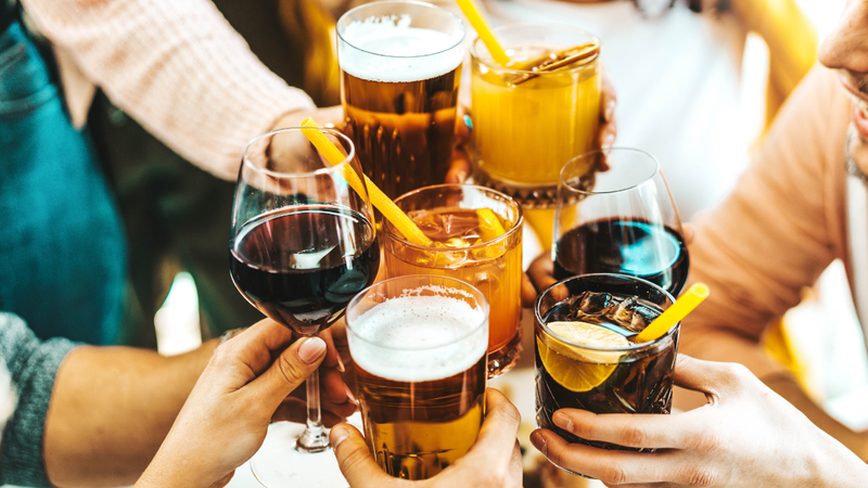 O metanol é um tipo de álcool industrial extremamente tóxico para o organismo - Foto: Envato Elements