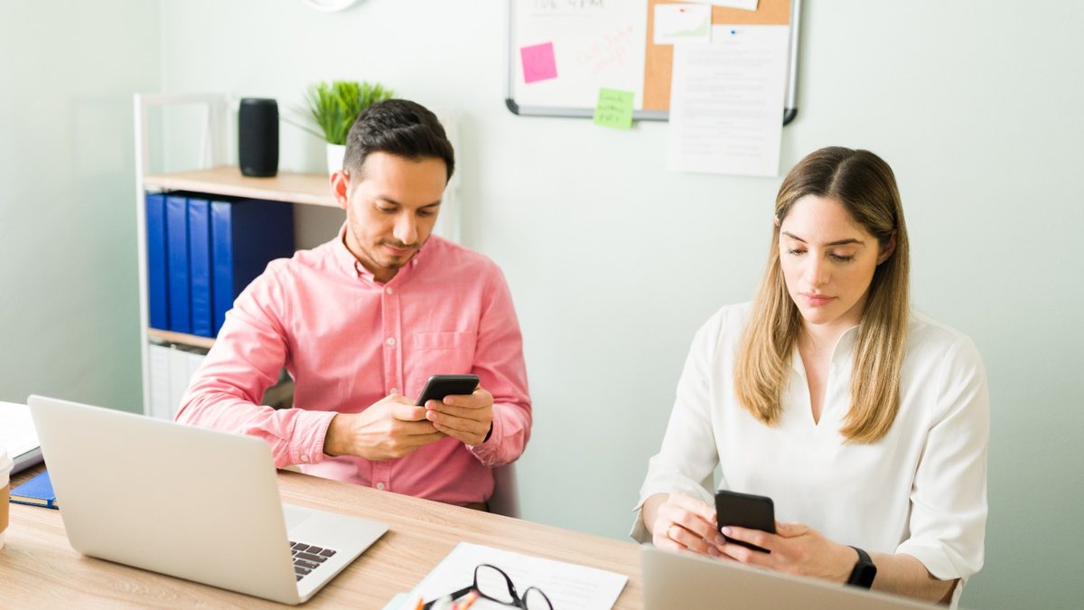 75% dos brasileiros dizem que usam IA, no computador ou celular, para tarefas do dia a dia; especialistas alertam para riscos à segurança - Envato