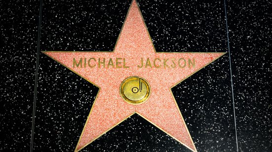 Os herdeiros de Michael Jackson já receberam US$ 3,5 bilhões desde a morte do cantor em 2009, de acordo com a Forbes - Adobe Stock