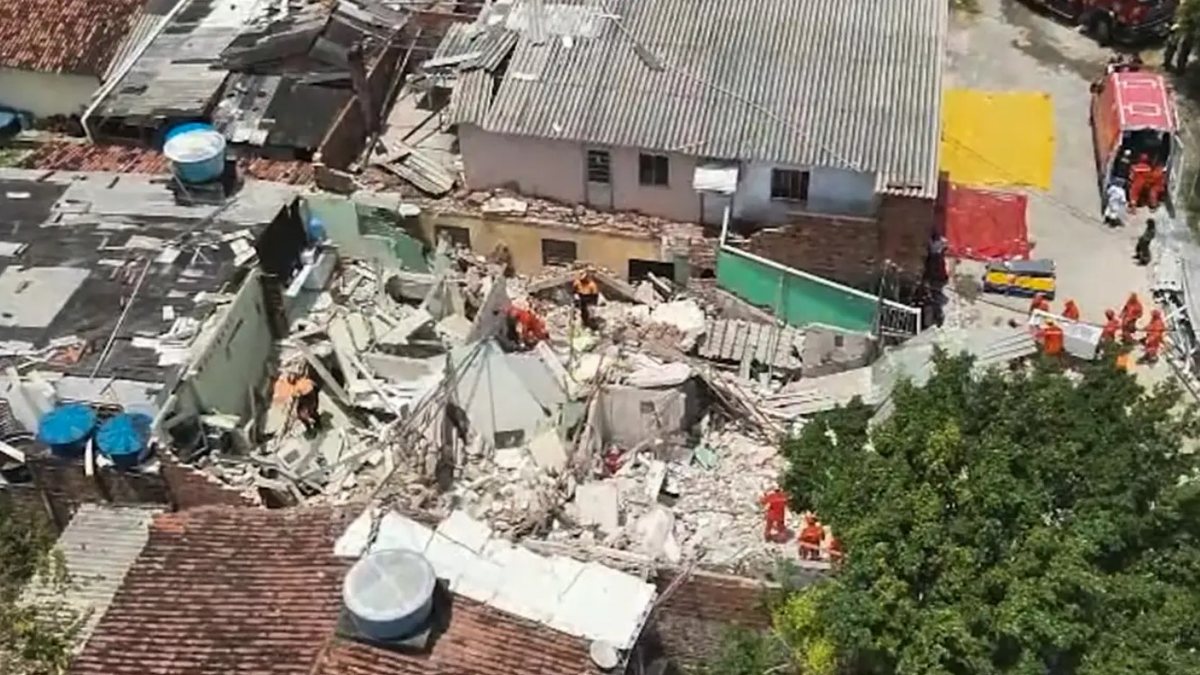 Além dos mortos e feridos, cinco pessoas foram resgatadas dos escombros; equipe da Perícia da Polícia já foi ao local - Prefeitura de Olinda