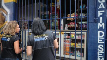 Até o momento, cinco mortes suspeitas foram confirmadas e nove estabelecimentos foram interditados - Pablo Jacob/Governo de São Paulo