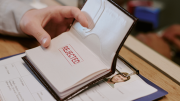 Novas regras dificultam emissão de passaporte português e devem afetar diretamente milhares de brasileiros que já vivem no país - Envato