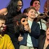 Equipe do filme Pequenas Criaturas, que levou o prêmio de Melhor Longa-Metragem de Ficção na competição Première Brasil - Reprodução Instagram /https://www.instagram.com/theomedon