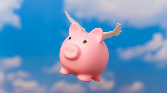 O texto determina que os bancos terão até dois dias úteis para efetivar a portabilidade de salários, aposentadorias e pensões - Envato