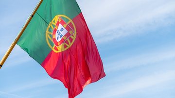 Aprovada em meio a tensões políticas, lei portuguesa exige vínculos comprovados e aumenta fiscalização sobre imigrantes, afetando brasileiros - Envato
