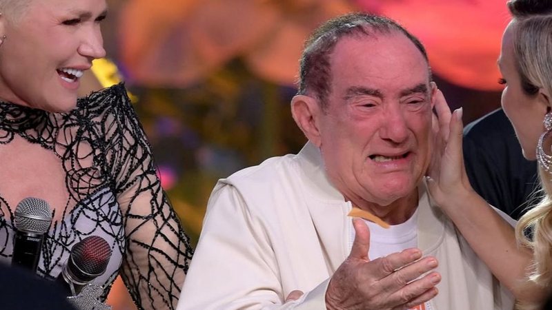 Renato Aragão vai às lágrimas, ao ser chamado ao palco para homenagem no especial de 40 anos do Criança Esperança, - Reprodução/Instagram/@renatoaragao