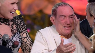 Renato Aragão vai às lágrimas, ao ser chamado ao palco para homenagem no especial de 40 anos do Criança Esperança, - Reprodução/Instagram/@renatoaragao
