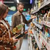 Segundo O IBGE, a maior oferta de alimentos pode ter desacelerado o ritmo de aumento de preços da alimentação fora de casa - Envato