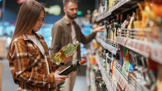 Segundo O IBGE, a maior oferta de alimentos pode ter desacelerado o ritmo de aumento de preços da alimentação fora de casa - Envato