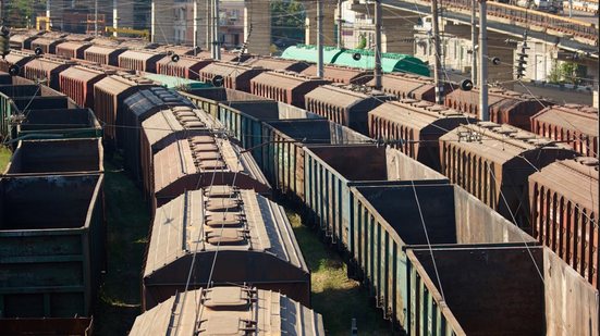 Renan Filho relaciona a expansão da malha a efeitos macroeconômicos, como geração de emprego e redução de custos logísticos - Envato