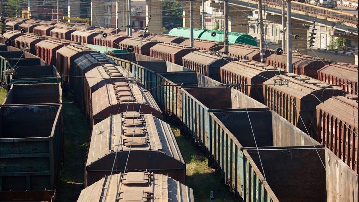 Renan Filho relaciona a expansão da malha a efeitos macroeconômicos, como geração de emprego e redução de custos logísticos - Envato