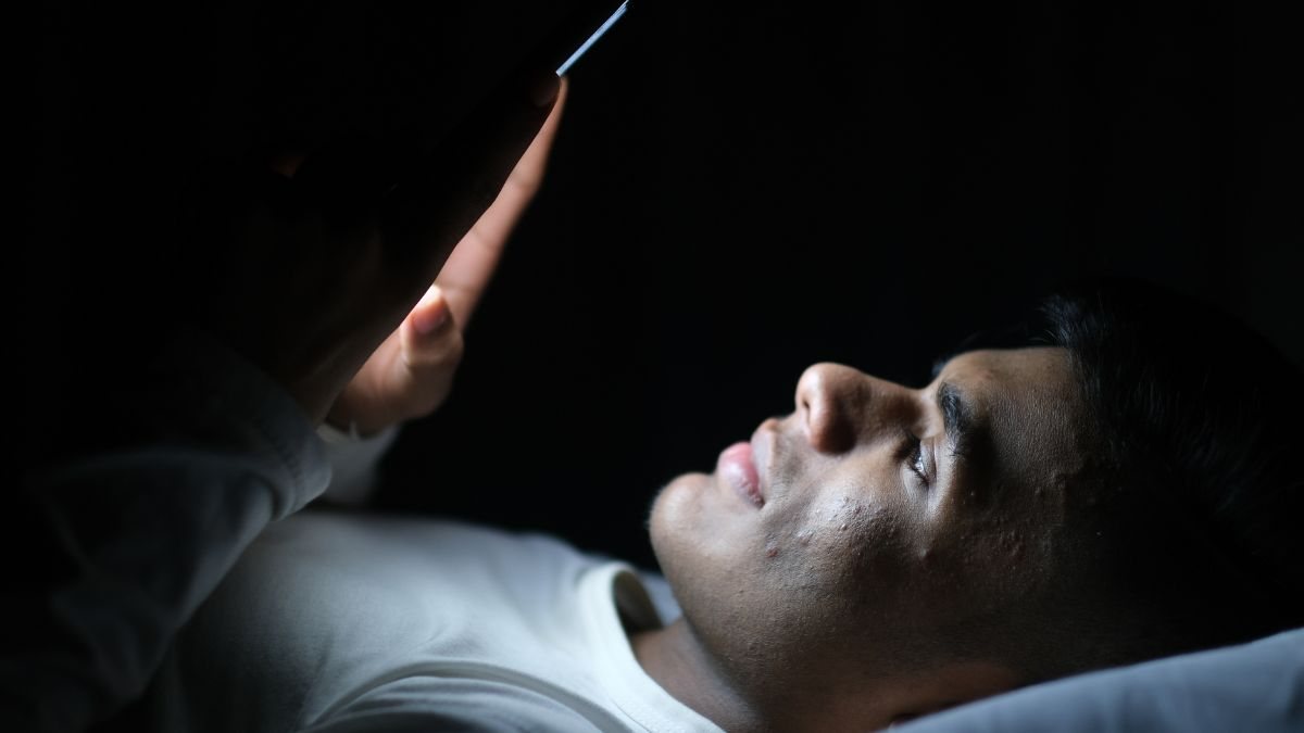 Com a pandemia, o contato virtual se tornou o principal meio de lazer, trabalho e consumo - Envato