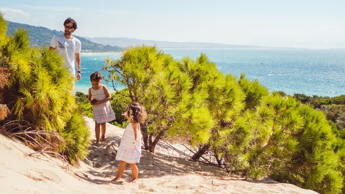 A temporada preferida das famílias brasileiras está chegando, as férias de verão - Foto: Envato Elements