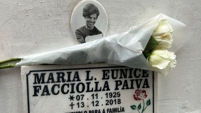 Aproveite o fim de semana para conhecer um pouco mais da história de personalidades como Eunice Paiva, que repousa no Araça - Foto: Thiago de Souza