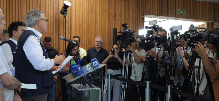 O ministro da Saúde, Alexandre Padilha, em coletiva de imprensa sobre a aquisição de antídotos para intoxicação por metanol - Walterson Rosa/Ministério da Saúde
