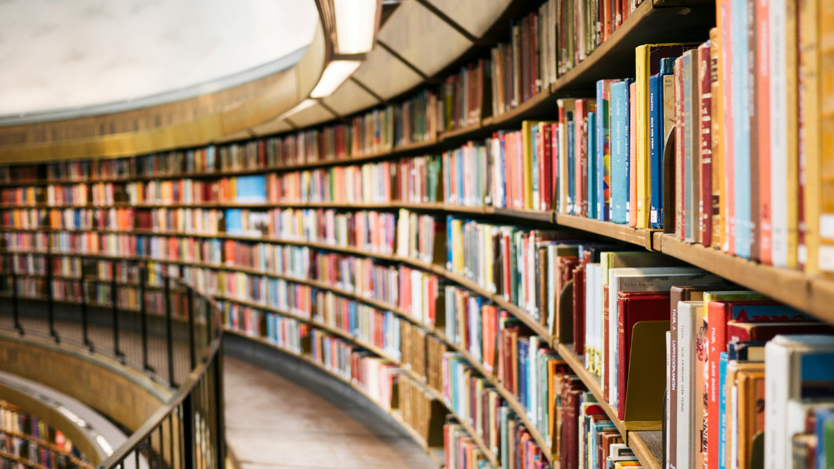 5 passos para lançar seu livro de maneira descomplicada segundo a PUCRS - Unsplash