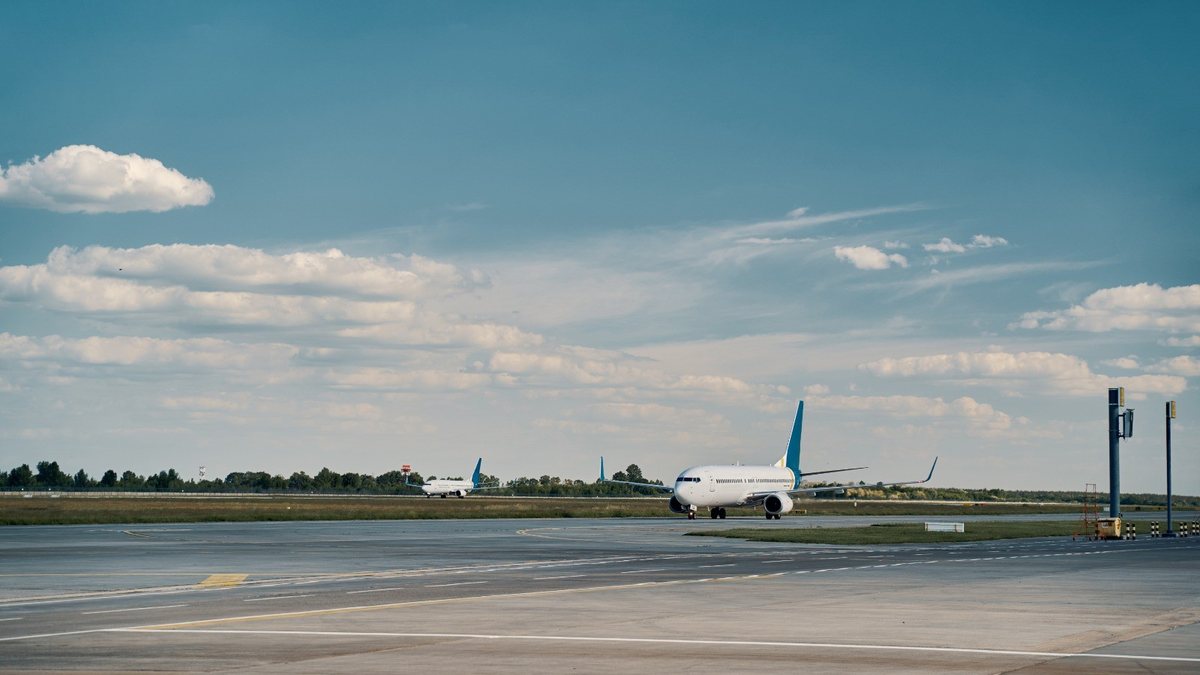 Programa do governo federal prevê a modernização de até 100 aeroportos regionais - Envato