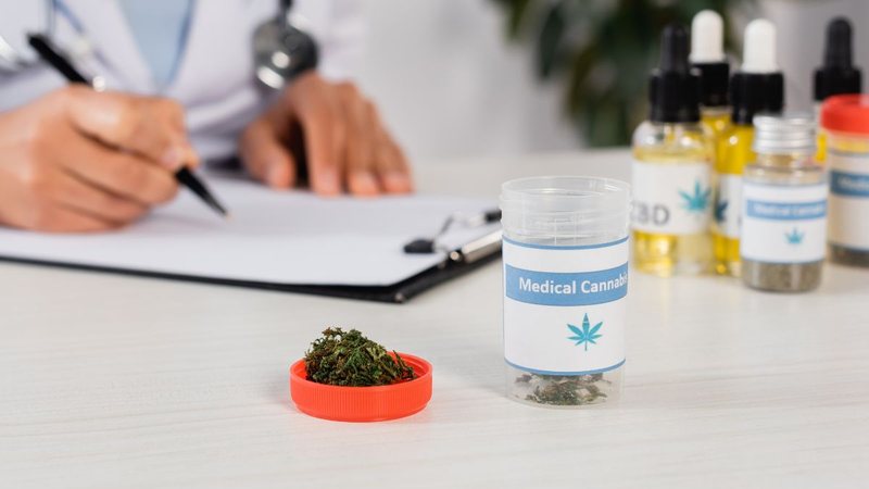 A proposta investigada e se concentra em doses tão baixas que não provocam alterações perceptíveis de consciência - Foto: Envato Elements