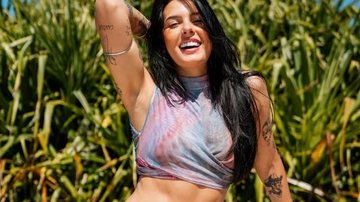 A cantora Ana Castela revelou que disfarça suas orelhas de abano com uma espécie de fita dupla face - Reprodução / Instagram Ana Castela