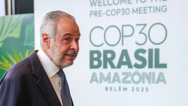 O presidente da COP30 afirmou que a tomada de decisões globais em Belém, no Pará, "na foz do Amazonas", lembra ao mundo que a liderança climática deve "brotar de suas raízes" - Fabio Rodrigues-Pozzebom/Agência Brasil