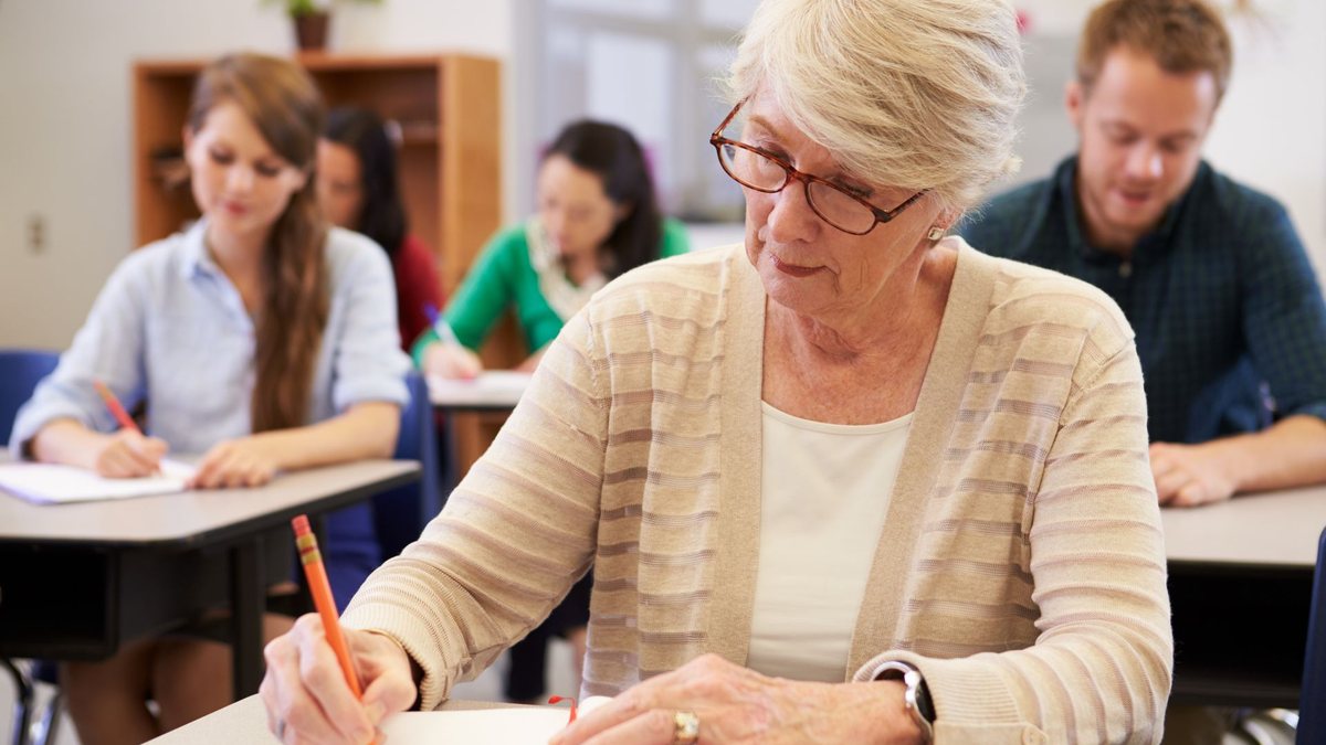 FGV/Eaesp dá 50% de desconto para pessoa 65+ que se matricular como avulso no mestrado de Gestão para a Competitividade - Envato