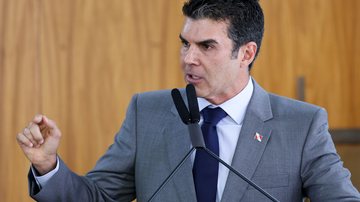 Barbalho acrescentou ainda que a Petrobras deve ter um papel no processo de transição energética - Fabio Rodrigues-Pozzebom/ Agência Brasil