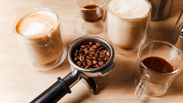 O café foi visto com desconfiança por quem sofre de arritmia cardíaca, mas pesquisa mostra que o consumo pode trazer  benefícios - Foto: Envato Elements