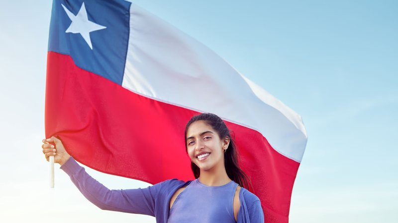 Cerca de 15.7 milhões de chilenos participam hoje de eleição geral, a primeira com voto obrigatório; país está polarizado - Envato