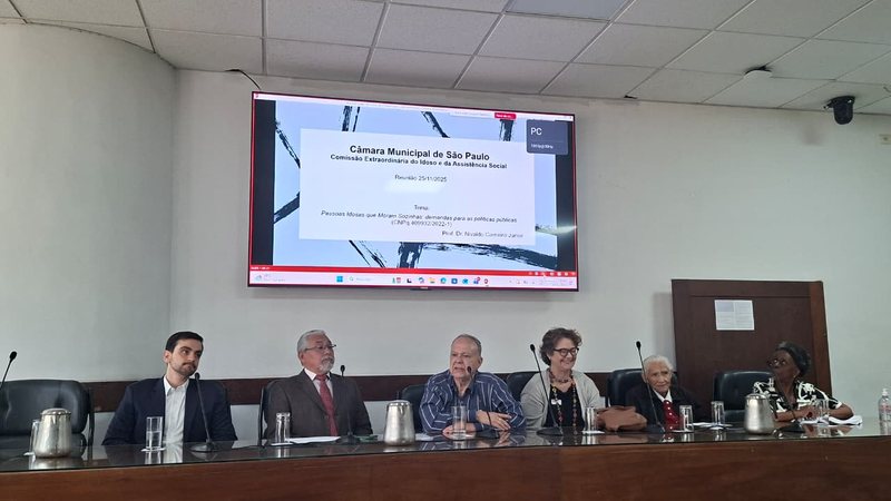 Câmara dos vereadores de São Paulo debate projeto para ampliar cuidados a pessoas idosas que moram sozinhas na capital - Paula Bulka Durães/Viva