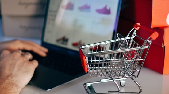 Instagram é a plataforma preferida dos brasileiros, é fonte de 75% das pesquisas e 55% das compras, segundo a pesquisa - Envato