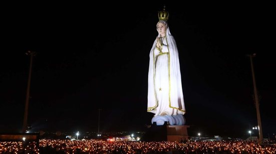 Muitos visitantes aproveitaram a ocasião para agradecer graças, renovar promessas e expressar devoção - Foto: Reprodução/Gov do Ceará