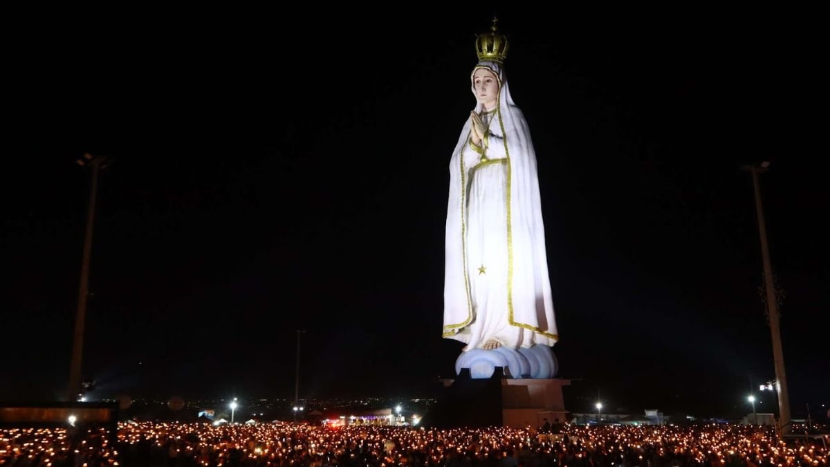 Muitos visitantes aproveitaram a ocasião para agradecer graças, renovar promessas e expressar devoção - Foto: Reprodução/Gov do Ceará