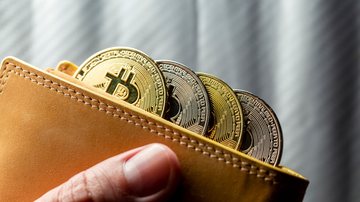 Novas regras do BC buscam dar mais transparência ao uso de criptomoedas; medidas também podem resultar em cobrança de  imposto - Adobe Stock