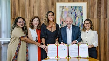 Os decretos vão beneficiar 5,2 mil famílias espalhadas por 31 comunidades, em 14 Estados do do País - Ricardo Stuckert/PR