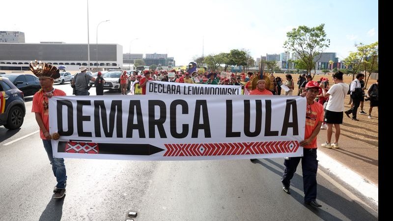 Passeata indígena em defesa da demarcação de terras - Valter Campanato/Agência Brasil