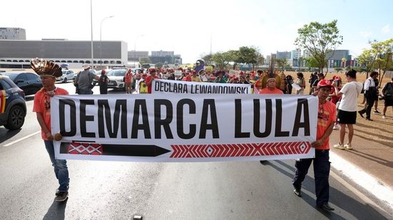 Passeata indígena em defesa da demarcação de terras - Valter Campanato/Agência Brasil
